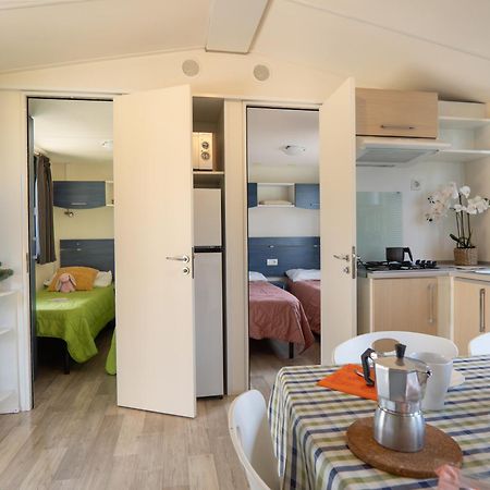 Sereno Camping Holiday Moniga del Garda Екстер'єр фото