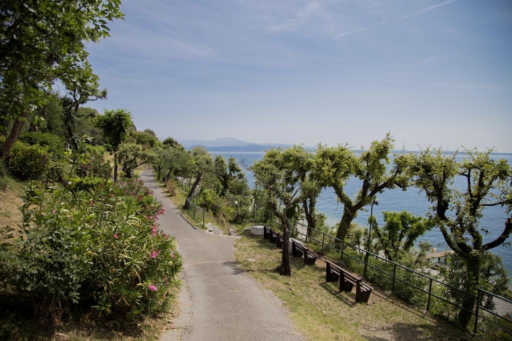 Sereno Camping Holiday Moniga del Garda Екстер'єр фото