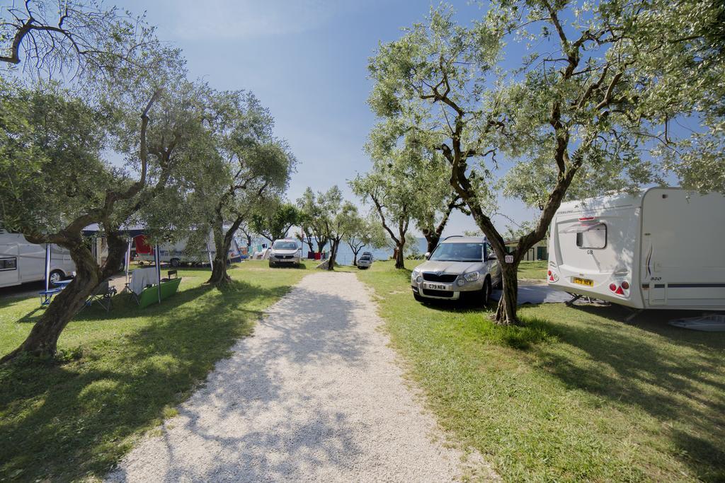 Sereno Camping Holiday Moniga del Garda Екстер'єр фото