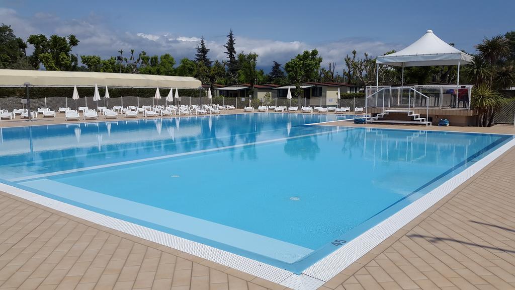 Sereno Camping Holiday Moniga del Garda Екстер'єр фото